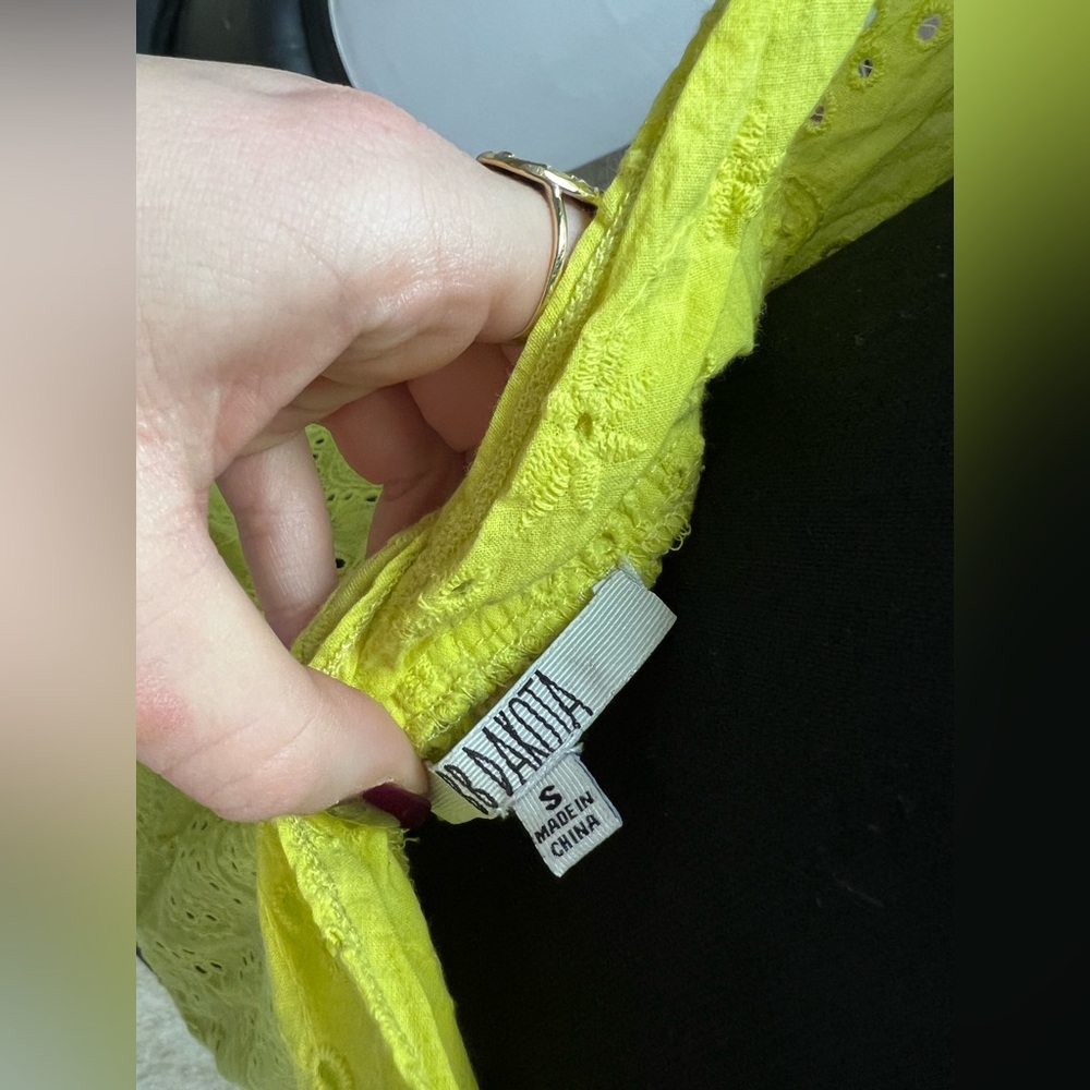 Bright yellow lace tank top - Picture 4 of 4